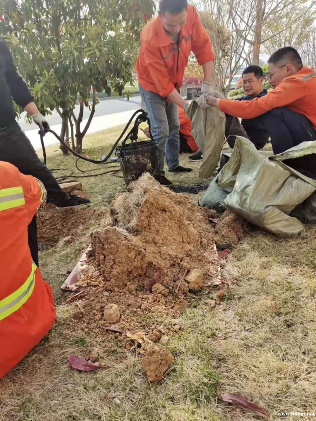 城阳市政管道清淤。 城阳市政管道清淤。